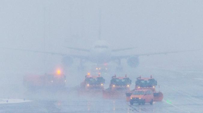 Свыше 60 рейсов задержали и отменили в аэропортах Москвы из-за непогоды