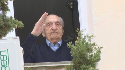 Парад Победы устроили у дома ветерана Николая Кузьмина в Севастополе