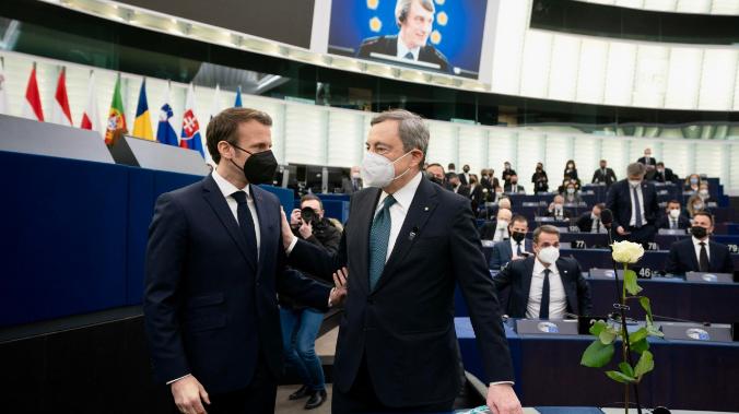Французский парламентарий призвал отменить санкции против России 