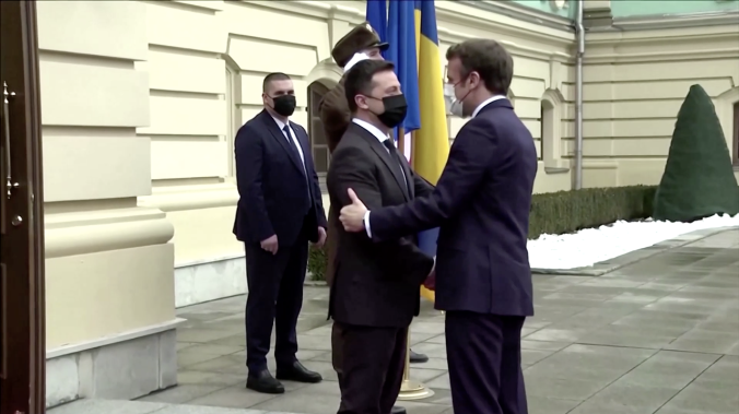 Макрон: Украина готова выполнять минские соглашения 
