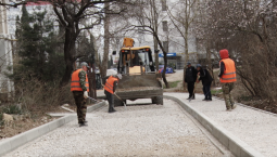 Внутриквартальную дорогу ремонтируют на ул. Фадеева