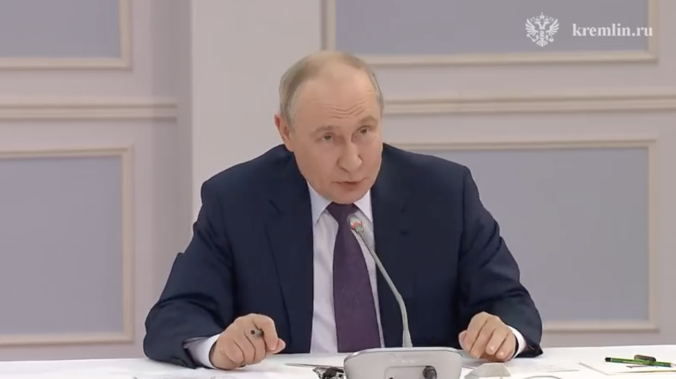 Путин призвал развивать малые города в России