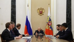 Путин призвал развивать химическую промышленность