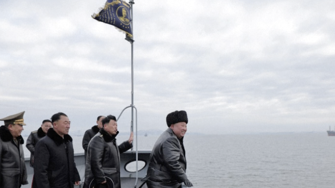 Ким Чен Ын осмотрел новейший эсминец КНДР
