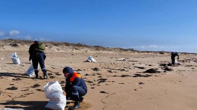 Новых утечек мазута с танкеров не зафиксировано