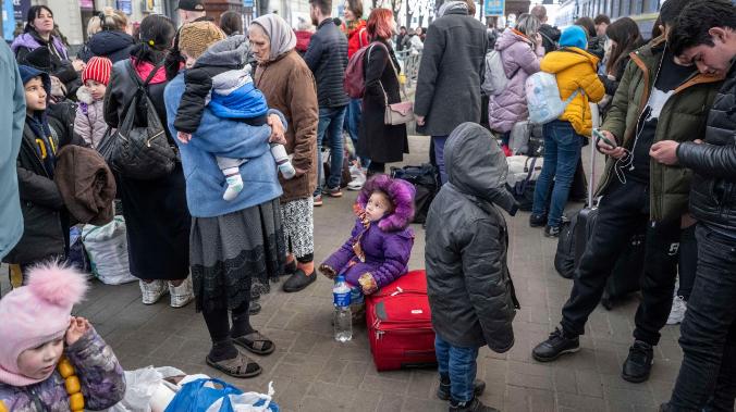 Польша прекращает выплаты украинским беженцам