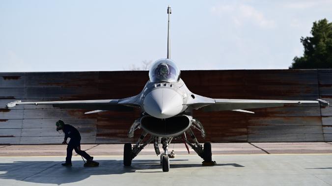 Российский дипломат не исключил поставок Украине истребителей F-16