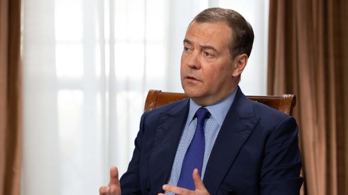 Медведев: Санкции против России будут действовать десятилетия