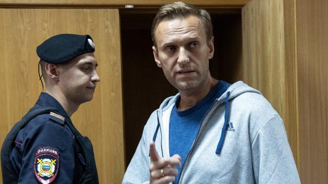 Алексей Навальный приземлился в Шереметьево и дал интервью
