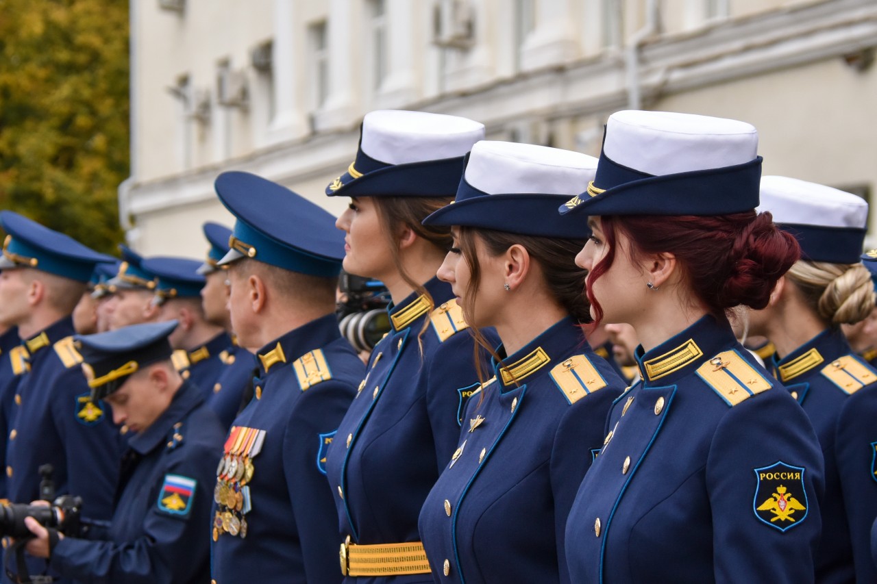 Женская выпуск. КВВАУЛ выпуск 2022. Краснодарское летное училище. Выпускницы училища летчиков. Выпуск Краснодарского летного училища.