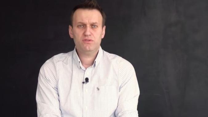 Навальный вышел из комы и реагирует на речь
