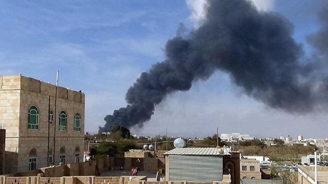Хуситы обстреляли ракетами военную базу в Йемене