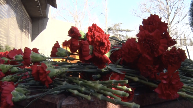В День Народной Воли в Севастополе возложили цветы к Вечному огню