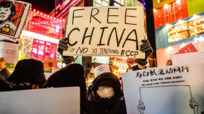 В Китае на фоне массовых протестов собираются ослабить карантинные запреты