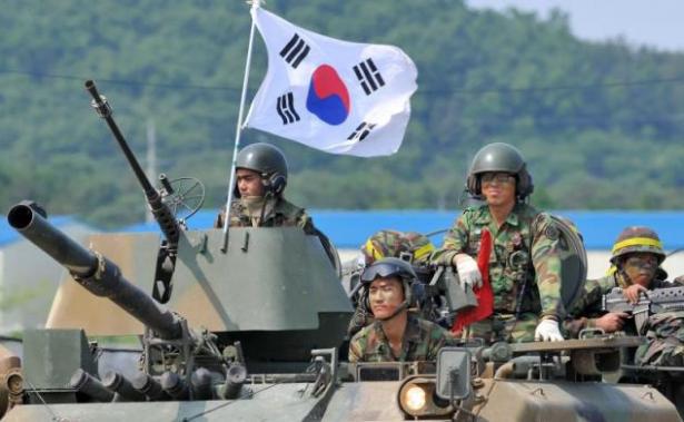 Южная Корея проводит военно-морские учения  в районе спорных островов