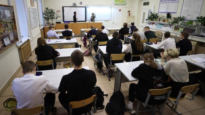 В российских школах проведут уроки о пользе импортозамещения и санкциях