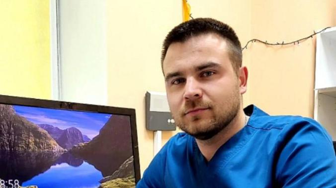 Врач из Севастополя спас молодого человека на улице