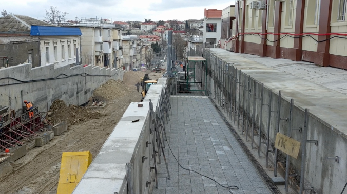 Спуск на ул. Адмирала Октябрьского готов на 76%