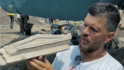 Античный фронтон нашли археологи в Херсонесе