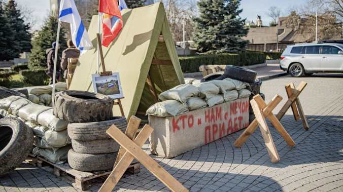 События Русской весны показали на площади Нахимова