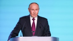 Владимир Путин поручил продумать внедрение генеративного ИИ