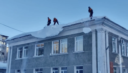 На Камчатку доставили спецтехнику для уборки снега