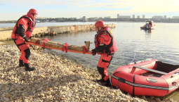 Спасатели Севастополя отработали эвакуацию с берега в бухте Омега