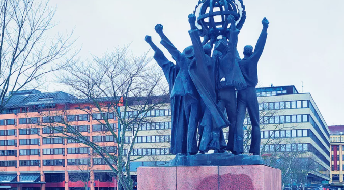 В Финляндии демонтировали подаренный СССР памятник «Мир во всем мире»