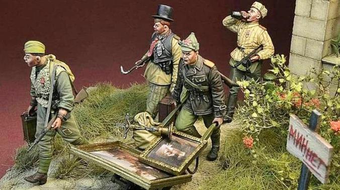 Польская фирма выпустила фигурки советских солдат в виде мародеров
