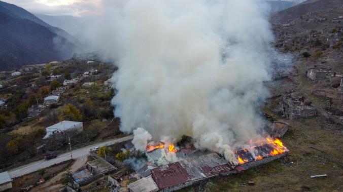 Армяне сожгли село, которое не пришлось возвращать Азербайджану