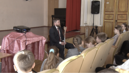 Боец спецоперации и боксёр Валентин Пьянков встретился со школьниками