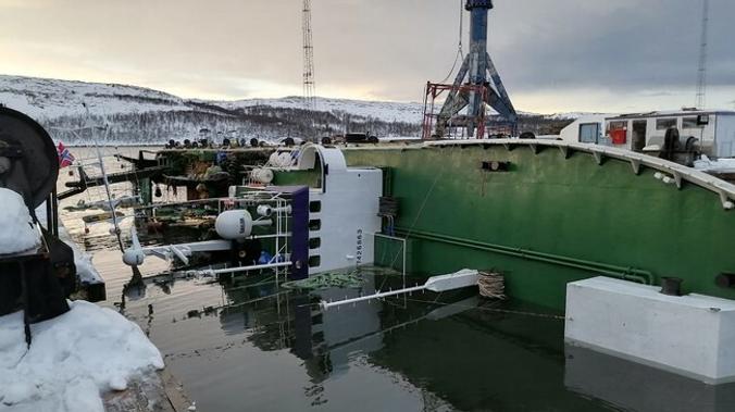 Российский траулер “Мелькарт” опрокинулся в норвежском порту 