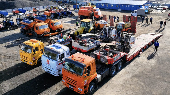 Москва передала новым регионам коммунальную технику