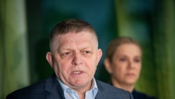 Фицо: Словакия против новых кредитов Украине