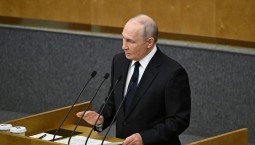 России не нужно бегать по миру и клянчить подачки