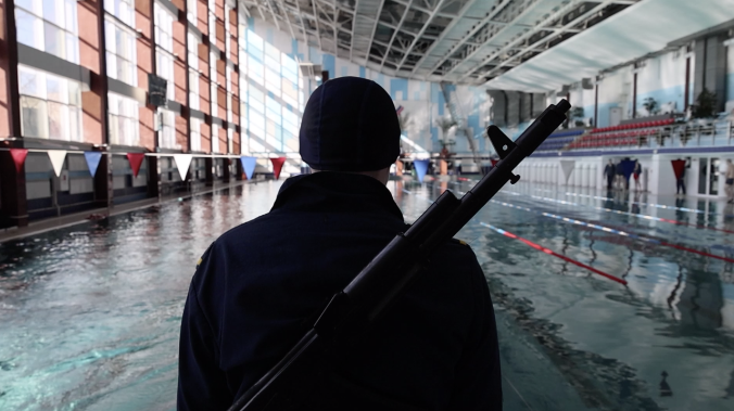 Чемпионат по плаванию с автоматом прошёл во Владивостоке