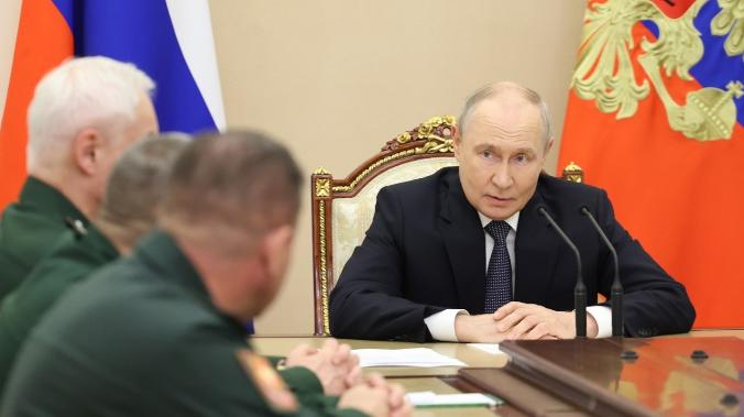 Путин сменил командующих группировками войск