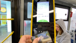 Проезд в Севастополе подешевел при оплате картой в телефоне