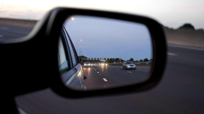 В 2022 году с автомобилей чаще всего крадут боковые зеркала и фары 