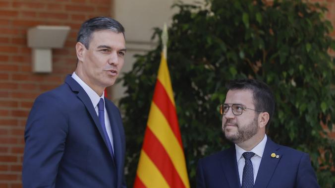 Лидер Каталонии Арагонес намерен договориться о проведении референдума