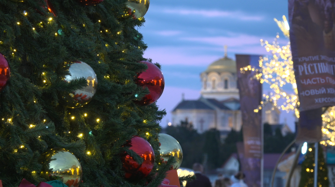 Сто километров гирлянд: Новый Херсонес окунулся в зимнюю сказку