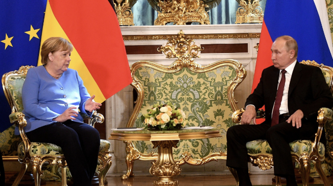 Путин и Меркель провели переговоры в Кремле