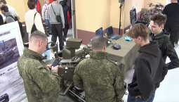 Студенты Севастополя учились управлять дронами и боевыми роботами