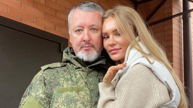 Жена Стрелкова рассказала о его отправке на фронт