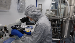 В России включили в программу ОМС онковакцины