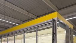 Полки украинских магазинов продолжают пустеть