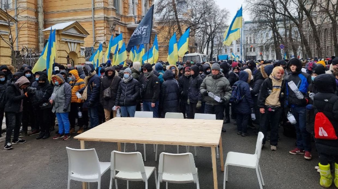 В Киеве проходит митинг против сотрудничества с МВФ