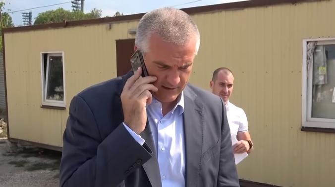 Аксенов пообещал сам звонить крымчанам, если их проигнорируют чиновники 