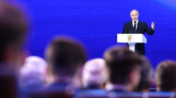 Путин: авиация справилась с санкционными вызовами
