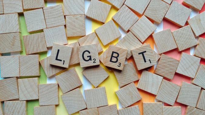 Еврокомиссия пригрозила Польше и Венгрии судом из-за нарушений прав ЛГБТ